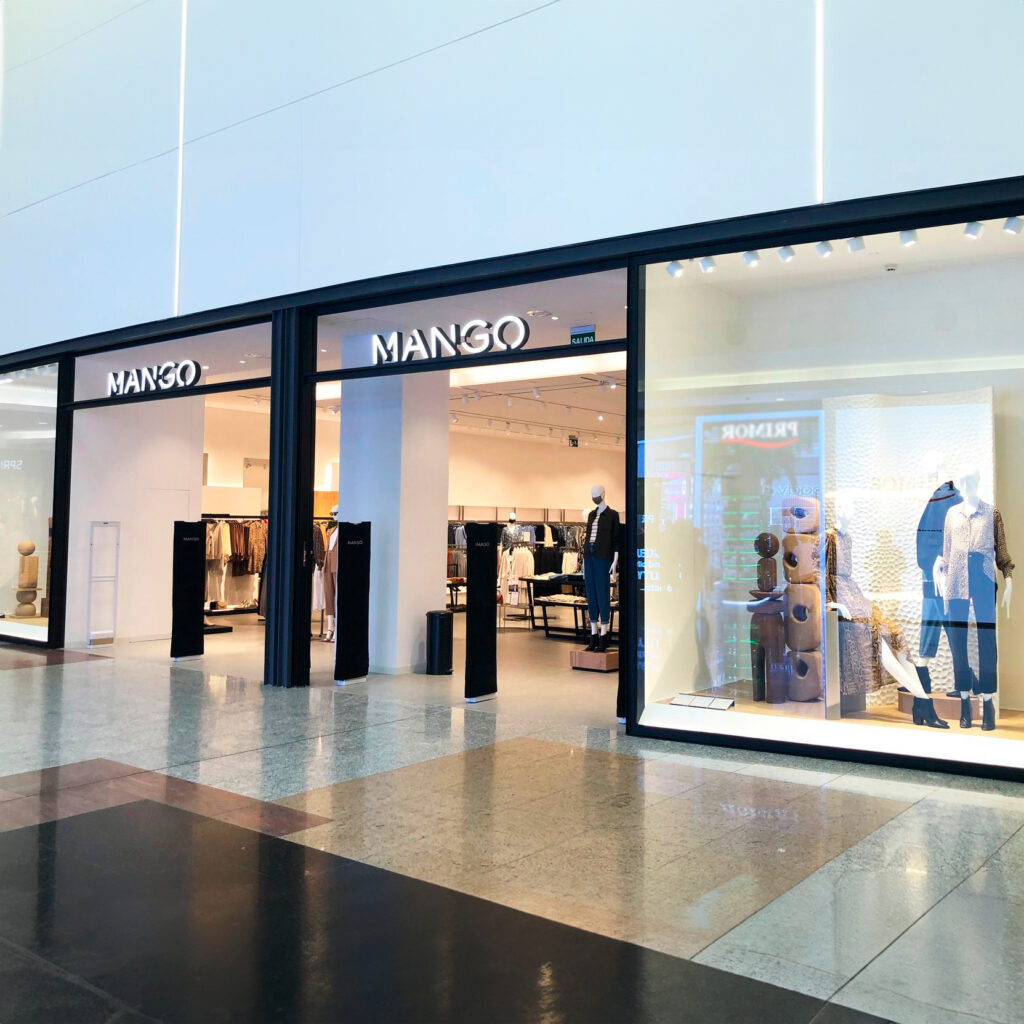 En 2019, Mango inauguró un nuevo establecimiento en el centro comercial Vialia en Málaga. AP Ingeniería gestionó el proyecto ejecutivo, la tramitación de licencias, la dirección facultativa, la legalización de las instalaciones y la implantación comercial. Esta colaboración subrayó la confianza de Mango en AP Ingeniería para sus proyectos de expansión.